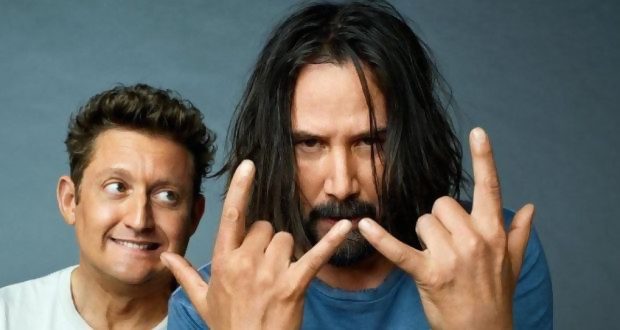 Keanu Reeves envía mierda 2020 en el WTF y rock Bill & Ted 3 (tráiler)