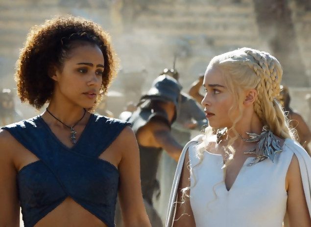 La actriz de Game Of Thrones, víctima de insultos racistas, testifica