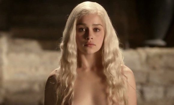Emilia Clarke defiende escenas de desnudos en Game Of Thrones