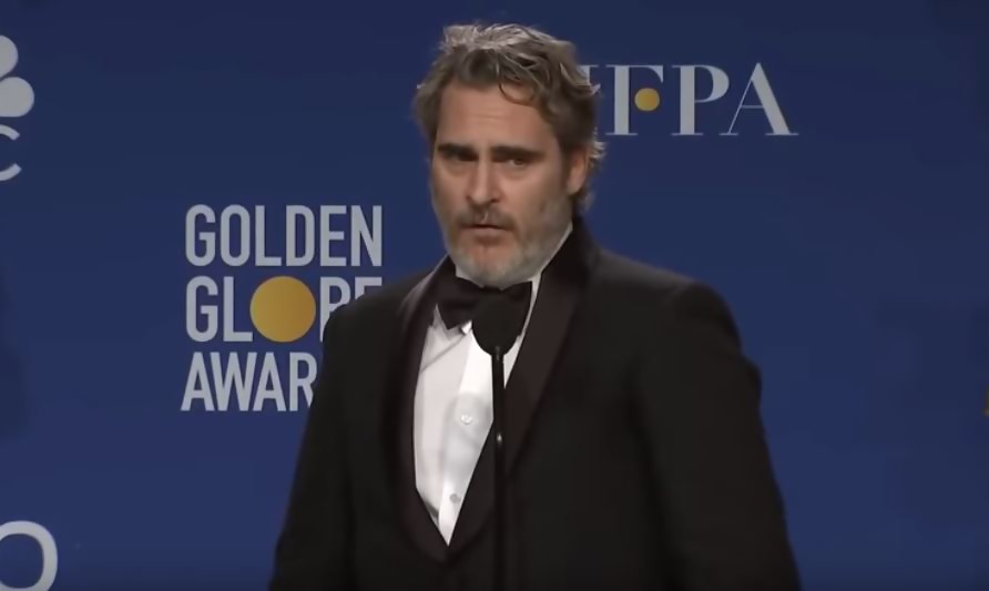 Cuando Joaquin Phoenix clasifica a los periodistas en los Globos de Oro - Joker