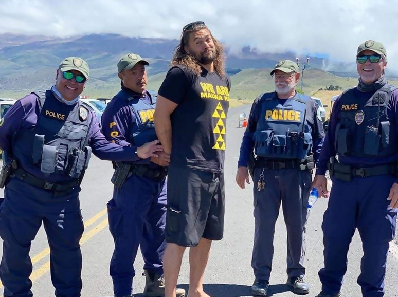 ¿Jason Momoa arrestado por la policía en Hawai?