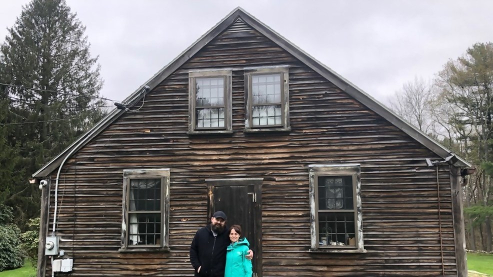 ¡Una pareja compra la casa embrujada que inspiró THE CONJURING!