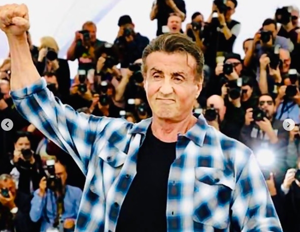 Sylvester Stallone muestra sus músculos frente a una audiencia histérica en Cannes