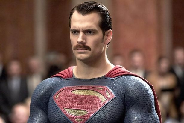 LIGA DE LA JUSTICIA: El bigote de Superman se folla a DC