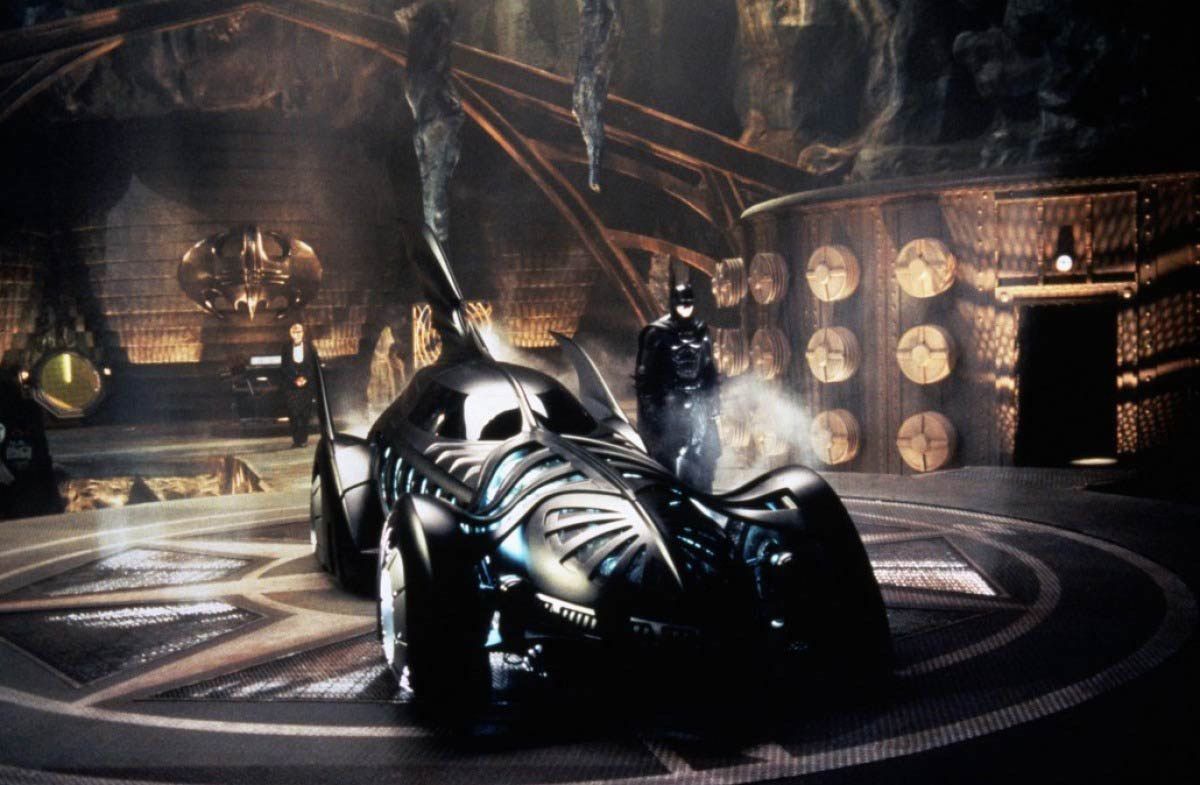 Batman Forever Batmobile diseña por HR Giger surface
