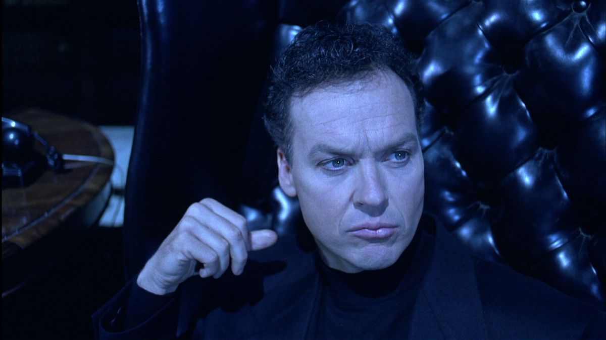 Bruce Wayne de Michael Keaton al que se hace referencia en Crisis easter egg