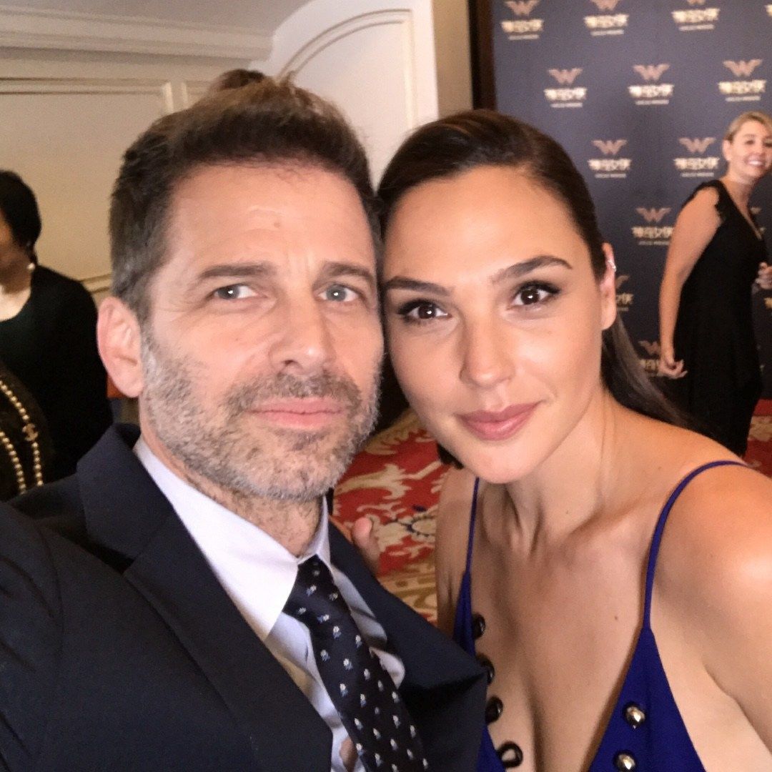La estrella de 'Wonder Woman' Gal Gadot agradece a Zack Snyder en el discurso de aceptación del Premio Rising Star