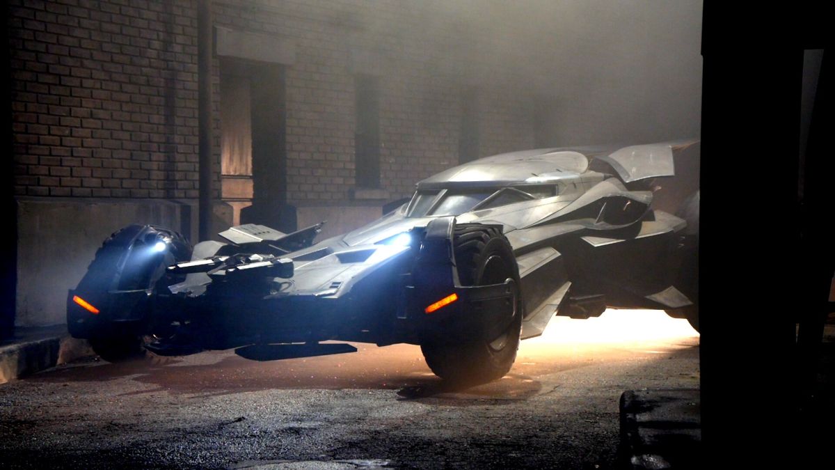 El diseñador de producción de 'Batman v Superman' habla sobre nuevos Batmóviles, Baticueva y más
