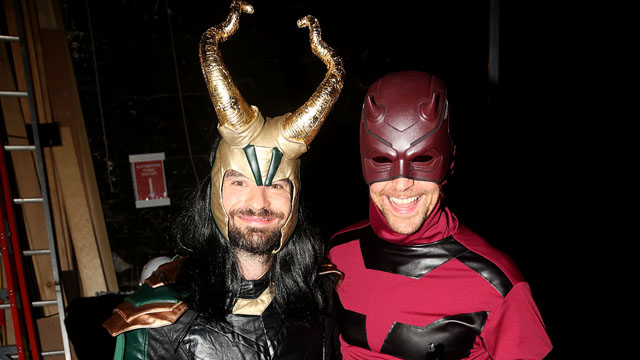 Charlie Cox y Tom Hiddleston intercambiaron personajes de Marvel por Halloween