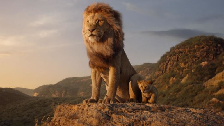 Jon Favreau habla sobre el regreso de James Earl Jones como Mufasa en The Lion King