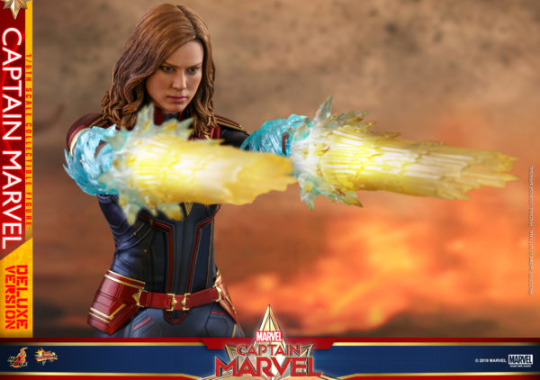 Hot-Toys-Captain-Marvel-Captain-Marvel-collectible-figure-Deluxe-14-600x422 
