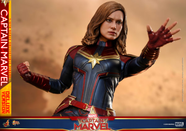 Hot-Toys-Captain-Marvel-Captain-Marvel-collectible-figure-Deluxe-15-600x422 