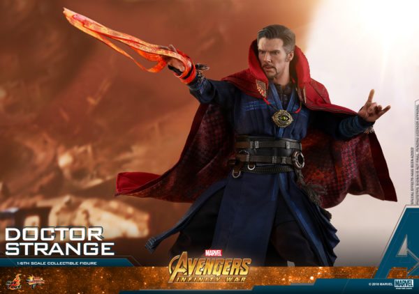 Hot-Toys-AIW-Doctor-Strange-collectible-figure-8-600x422 