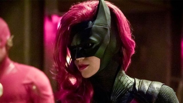 Batwoman Star Ruby Rose revela cómo se lastimó el cuello