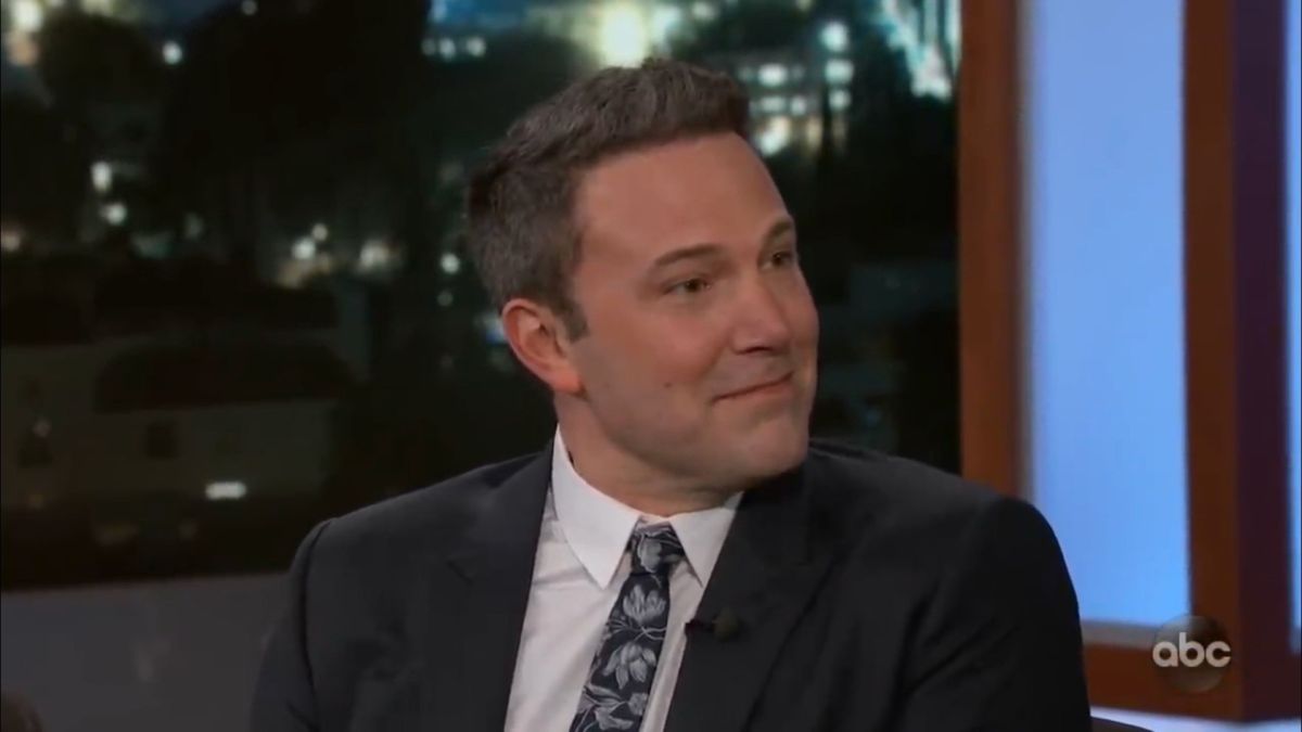 Ben Affleck felizmente declara "No soy Batman" en 'Jimmy Kimmel Live!'