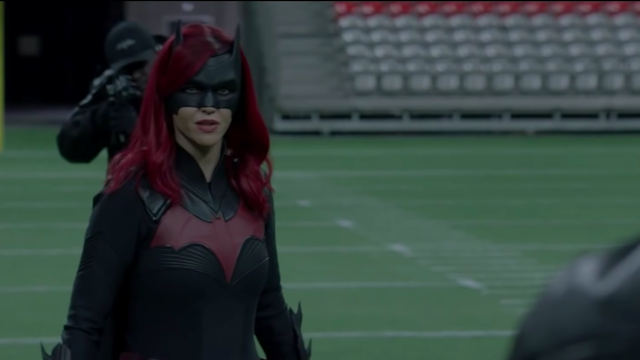 El comandante Kane no tiene piedad en Batwoman Season Finale Promo
