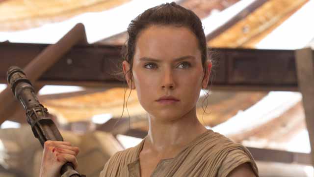 Daisy Ridley has today shared a new Star Wars workout video that makes an effort to conceal the new Rey hairstyle we'll be seeing in Episode VIII next year.