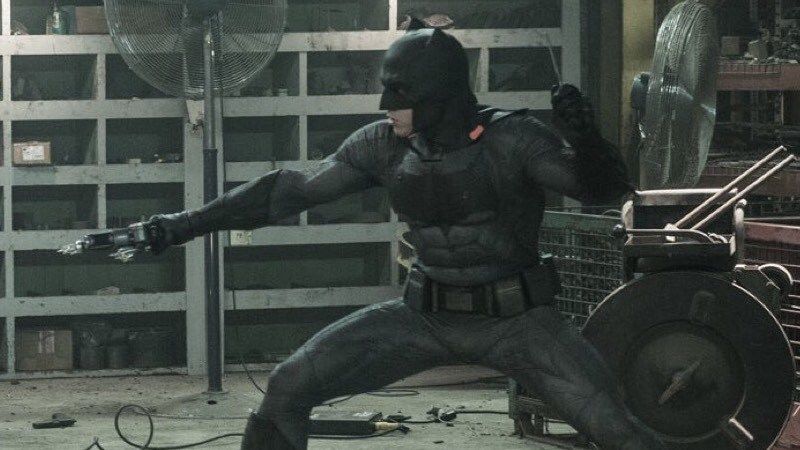 El nuevo video de lucha de almacén 'Batman v Superman' muestra la creación de la escena más genial de Batman