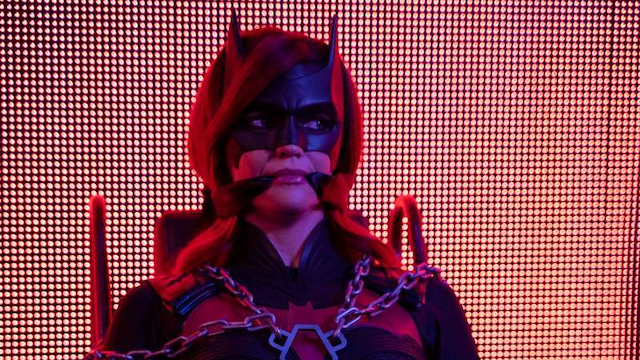 Kate no tiene salida en Batwoman Episodio 1.18 Fotos