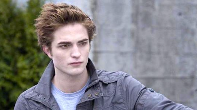 La estrella de Batman Robert Pattinson se burla de su traje de murciélago "muy, muy genial"
