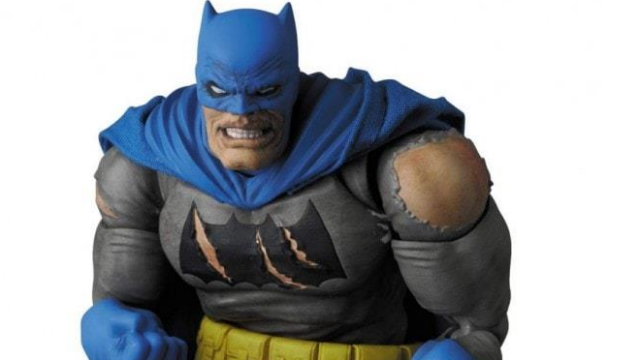 MAFEX Dark Knight Figure da vida a Batman de Frank Miller