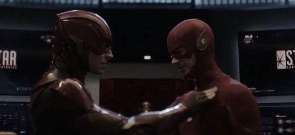 Crisis en Tierras Infinitas - Flash se encuentra con Flash 