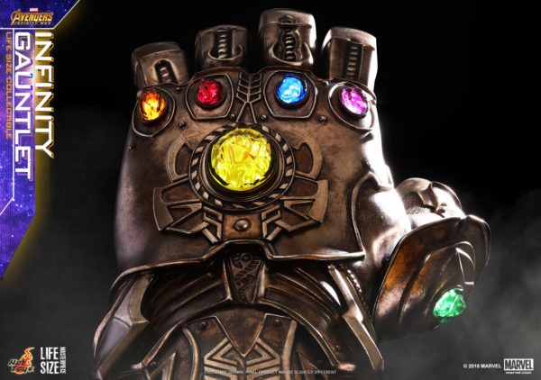 Hot-Toys-AIW-Infinity-Gauntlet-Lifesize-Collectible_PR6-600x422 