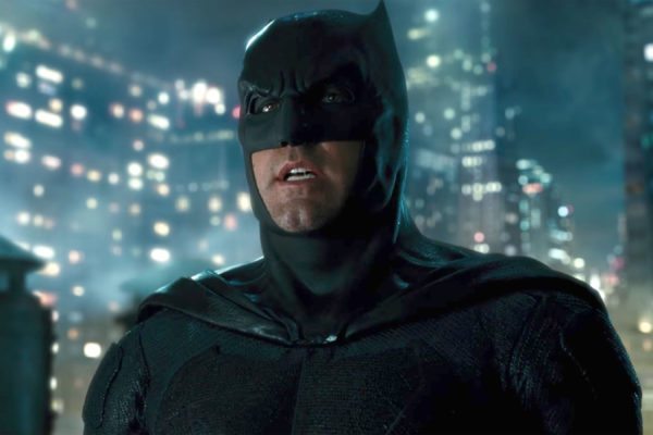 Esa asombrosa apertura de Batman a la Liga de la Justicia originalmente tenía un tono más cómico, según el actor Holt McCallany