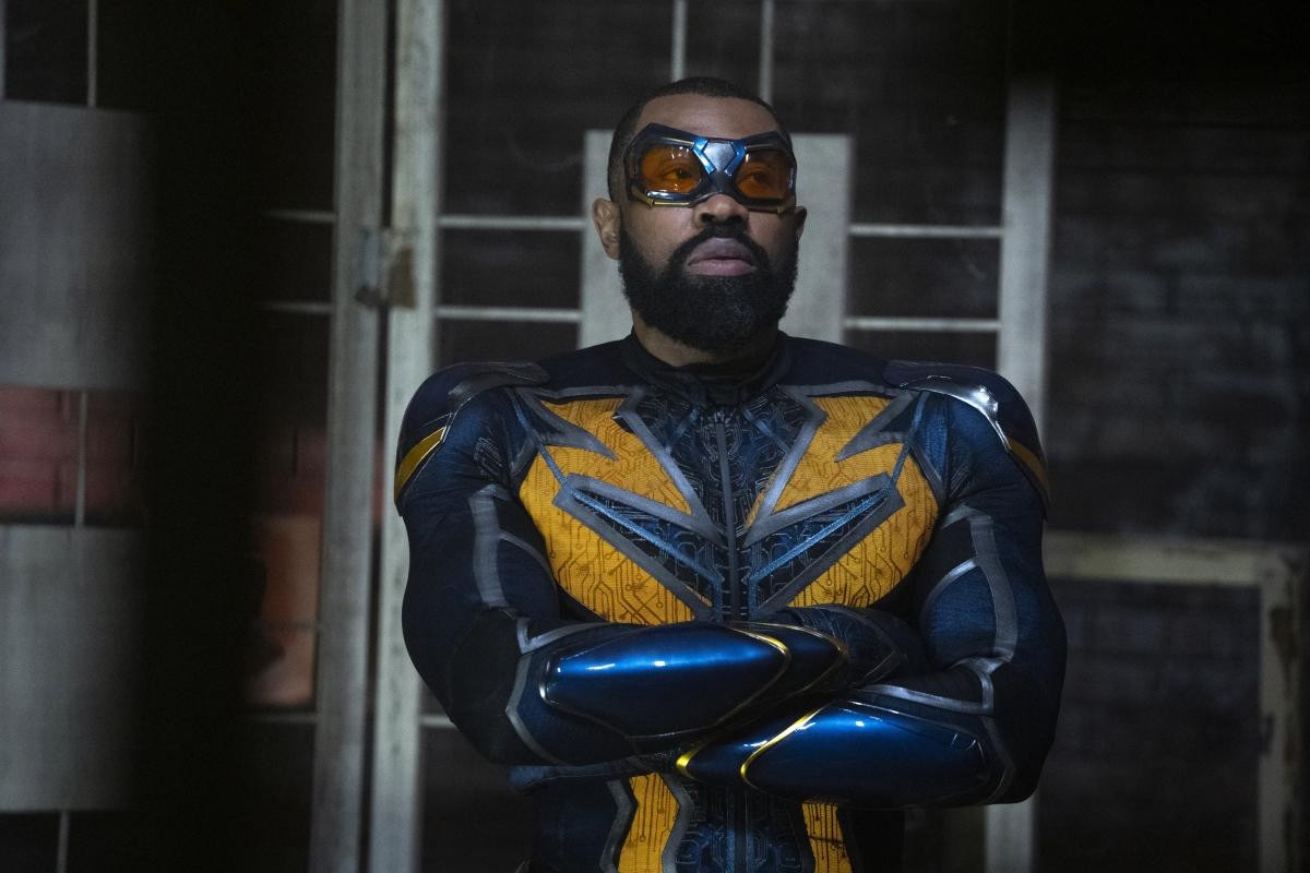 Black Lightning Season 3 Episode 9 Review - 'The Book of Resistance: Chapter Four: Earth Crisis'