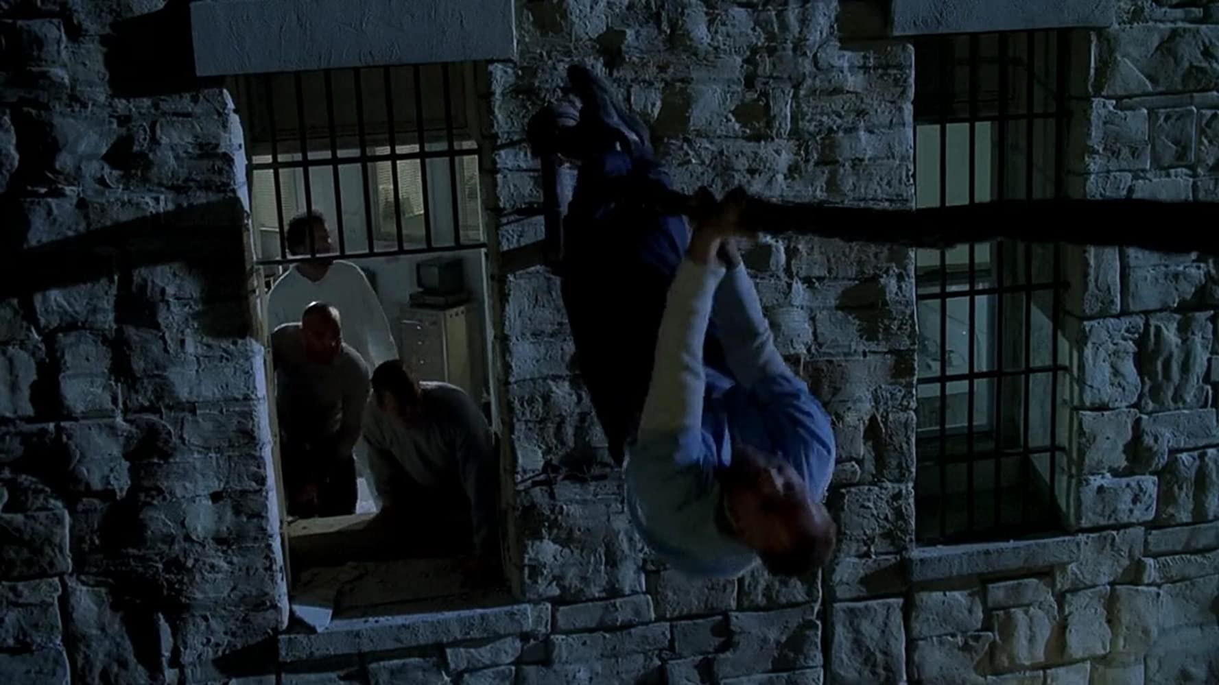 Peter Stormare, Wentworth Miller, Silas Weir Mitchell y Amaury Nolasco en Prison Break (2005)