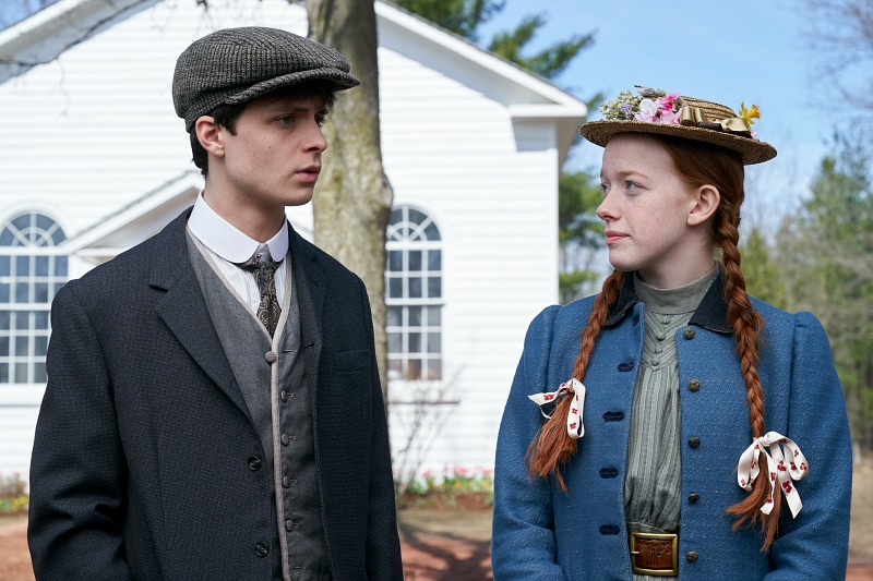 Lucas Jade Zumann y Amybeth McNulty en What Can Stop the Determined Heart (2019)