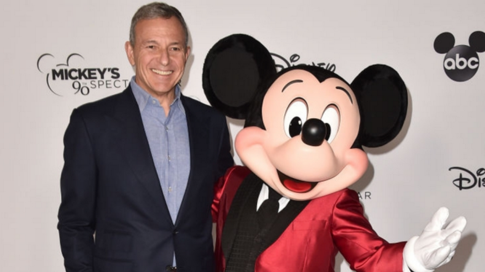 El CEO de Disney, Bob Iger, anuncia su retiro para 2021