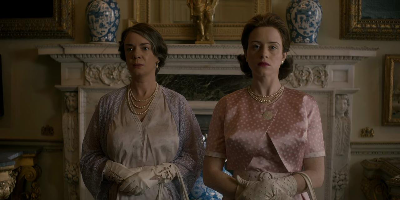 Victoria Hamilton y Claire Foy en The Crown (2016)