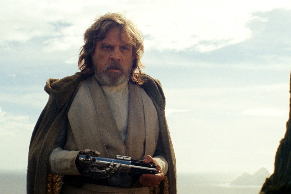 Rian Johnson explica por qué el sable láser de Luke era azul y no verde en Star Wars: The Last Jedi