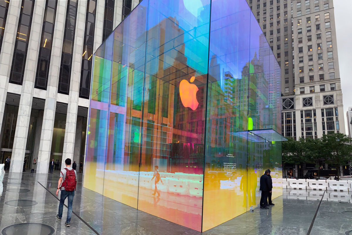 9 imágenes del hermoso y colorido nuevo cubo de la Quinta Avenida de Apple en Nueva York