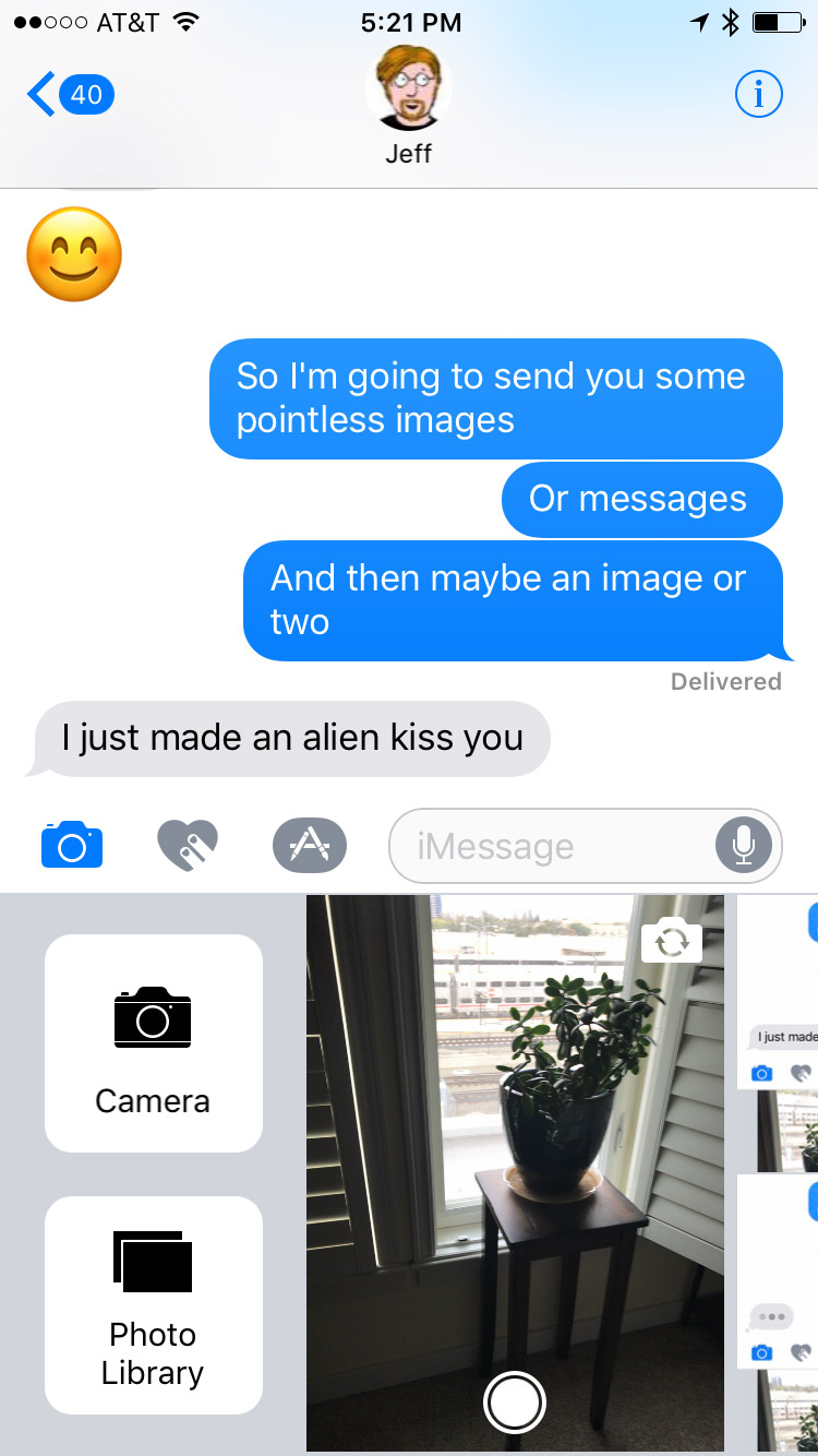 Iconos de la cámara y la biblioteca de fotos en los mensajes de iOS 10