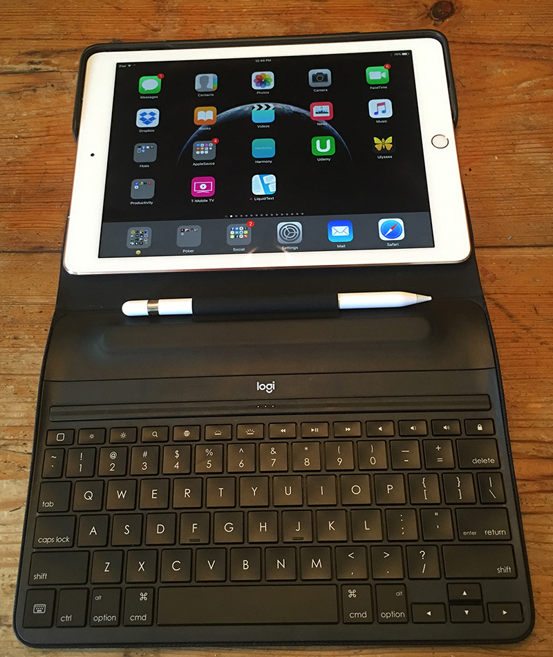 El estuche Create tiene un lugar para Apple Pencil además de su excelente teclado.