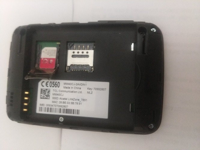 Retire y reemplace la tarjeta SIM para solucionar el problema con la conexión MiFi
