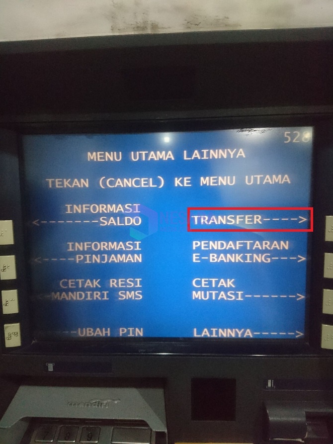 cómo transferir dinero a través de Mandiri ATM - Haga clic en Transferir