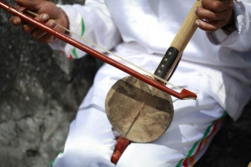 Instrumentos musicales Arababu de las Molucas
