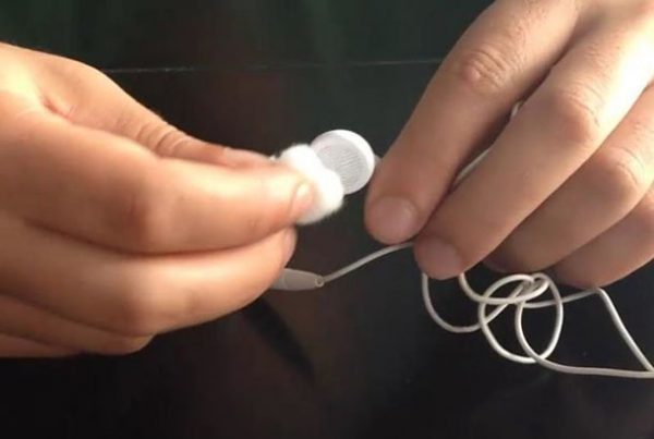 cómo cuidar los auriculares para que duren - limpiar regularmente