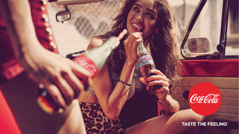 Imagen de la campaña Taste the Feeling de Coca-Cola (Foto: Business Wire)