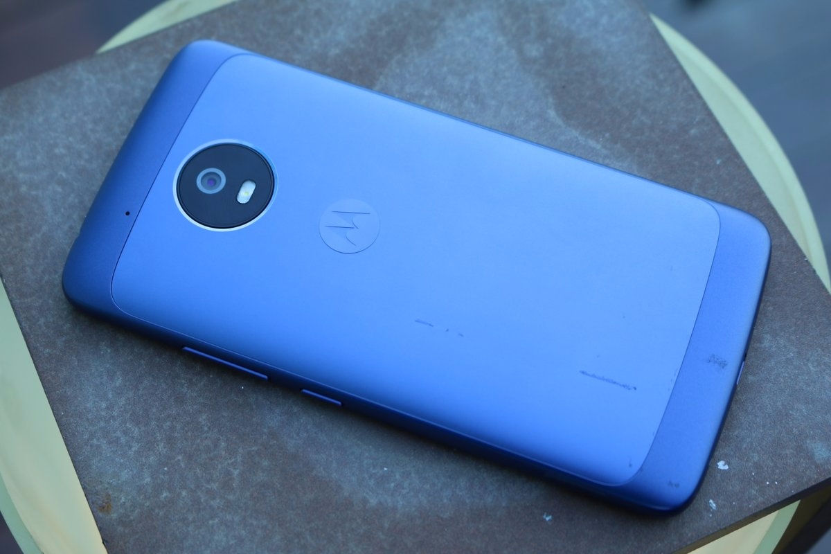 Blue Moto G5 recibe tratamiento práctico [Video]
