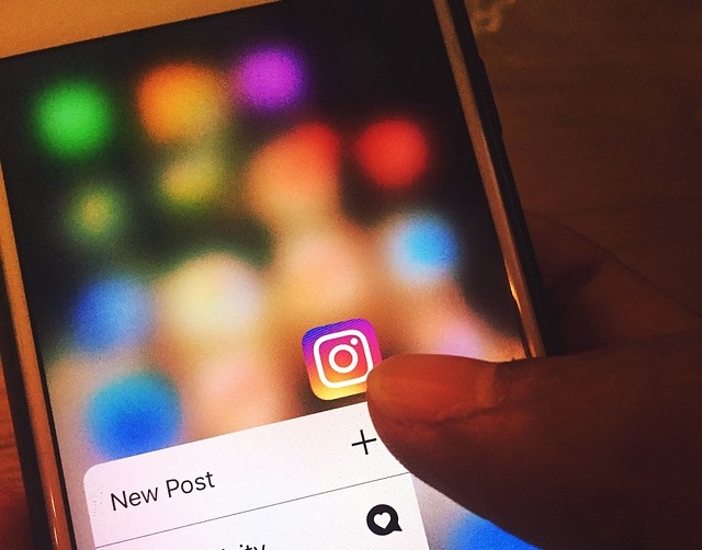 Cómo fusionar fotos y videos en Instagram Stories (+Imágenes)