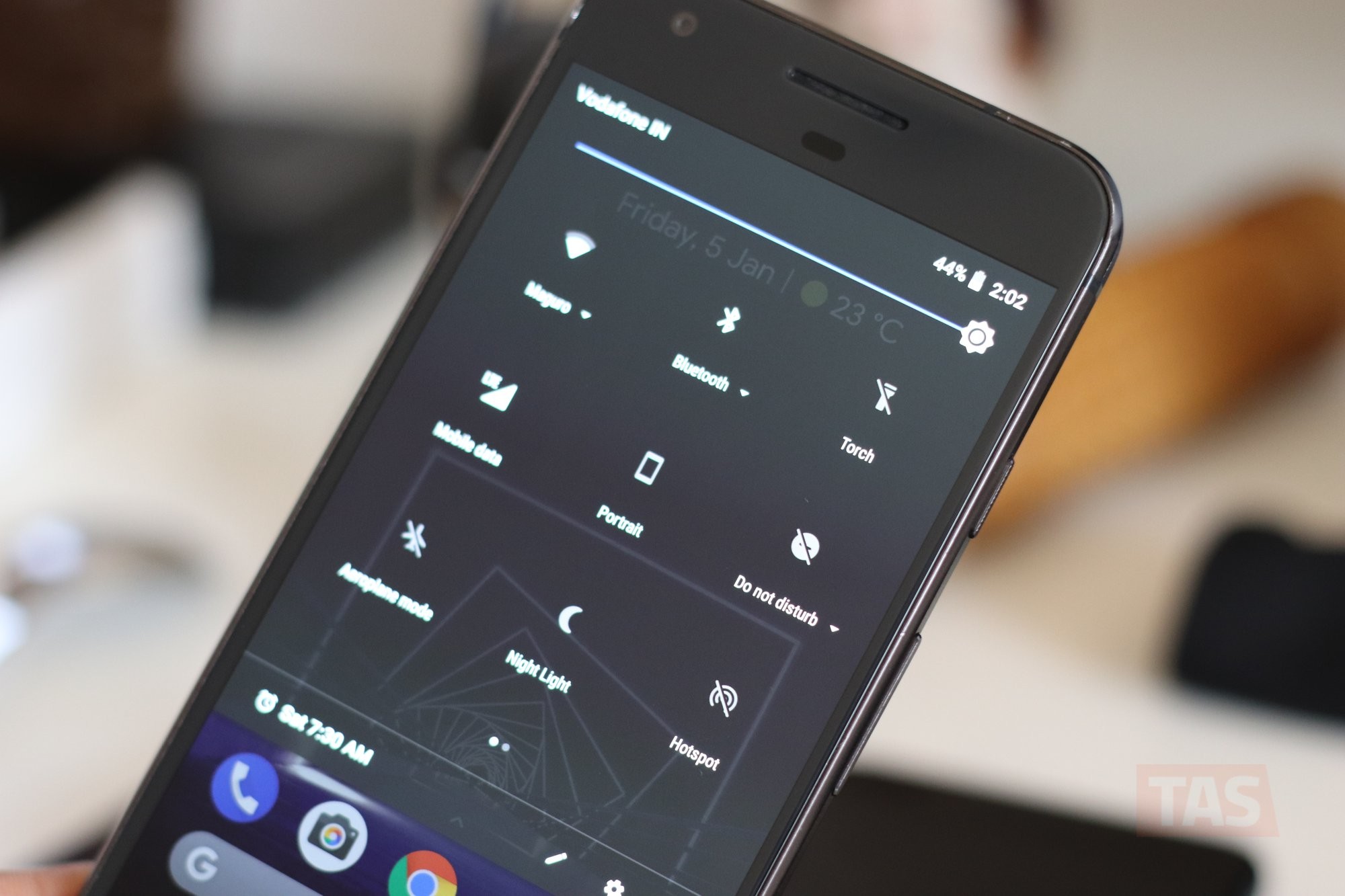 Cómo obtener un tema oscuro en Android 8.1 Oreo
