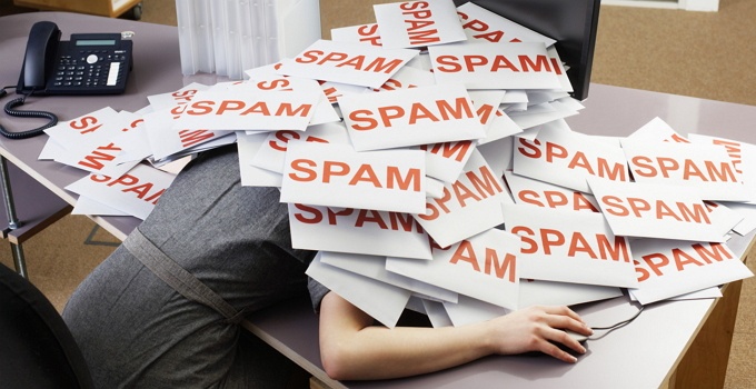 Definición de spam junto con ejemplos y términos relacionados con el spam