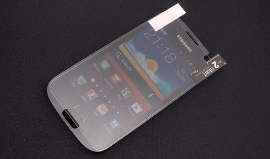 El protector de pantalla revela la forma y el tamaño de la pantalla del Galaxy S3, en comparación con el Galaxy S2
