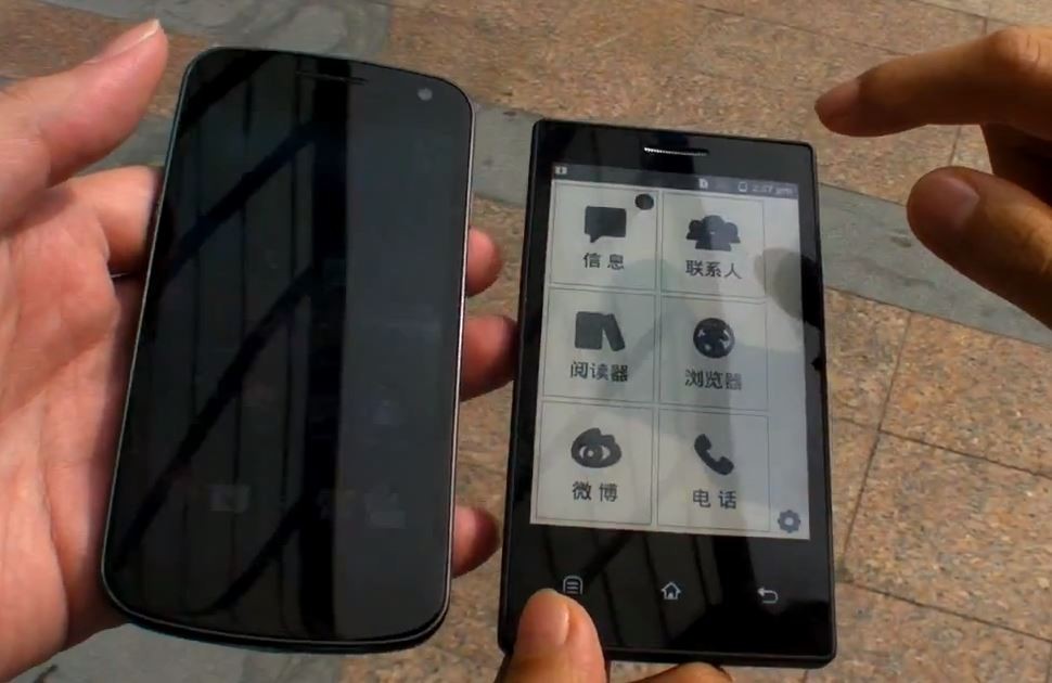 El teléfono Android Onyx con pantalla E Ink promete 1 semana de duración de la batería y es completamente visible a la luz del día
