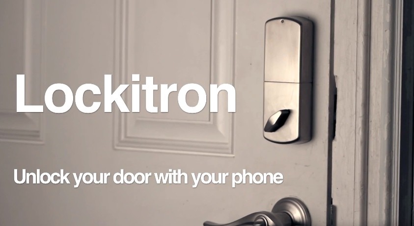 La seguridad de Lockitron Home Door le permite administrar las puertas mediante una aplicación o web, y autorizar a otros usuarios y sus límites de tiempo