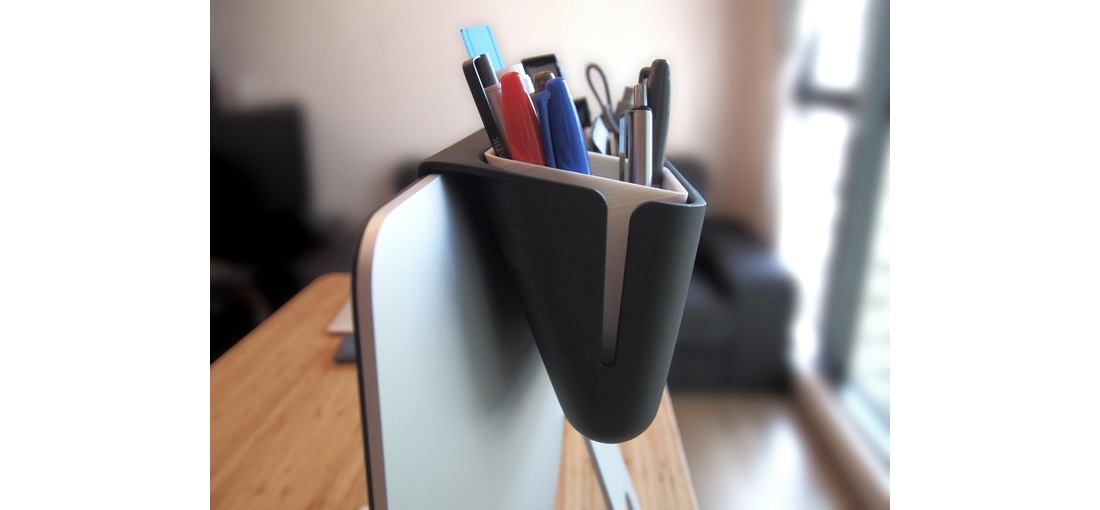 Mac Caddy en Kickstarter se sienta en su iMac, incluye cubierta de cámara